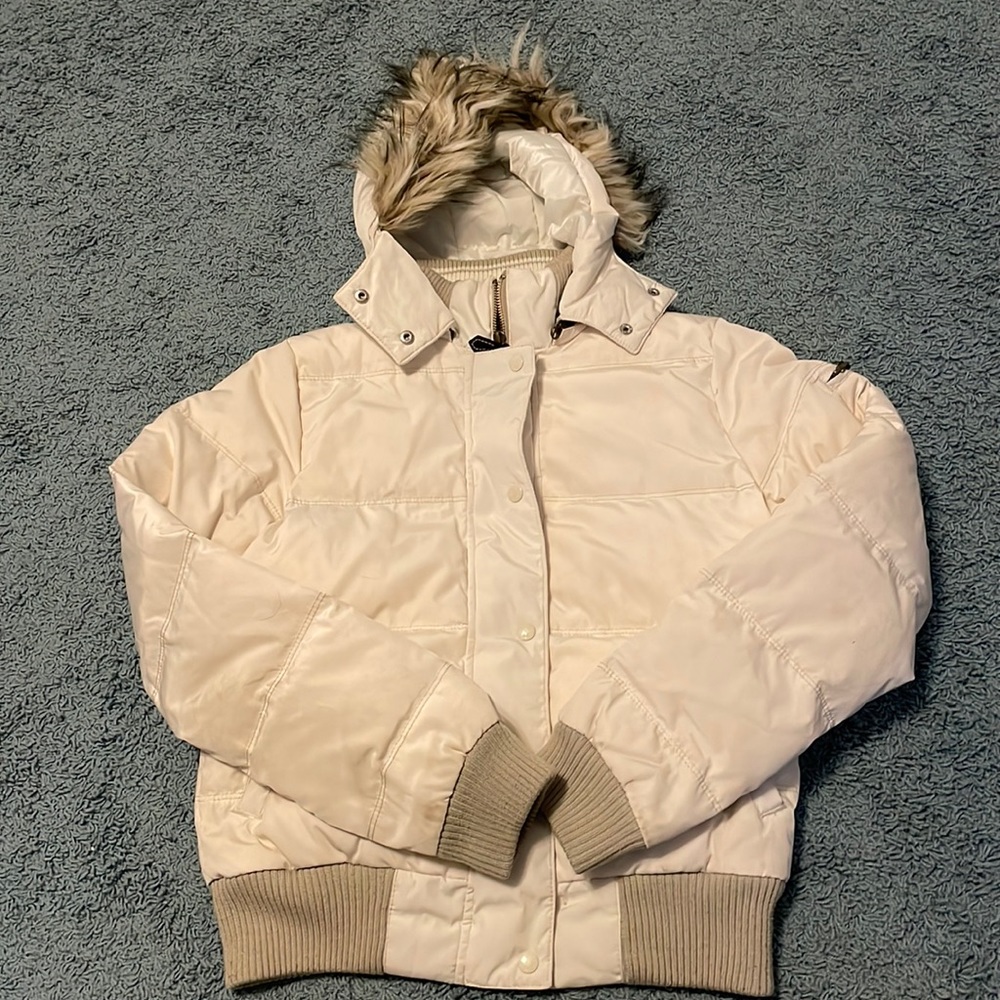 American eagle woman’s puffer coat